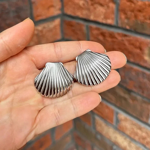 Seashell Stainless Steel Waterproof Earrings - Picture 10 of 17